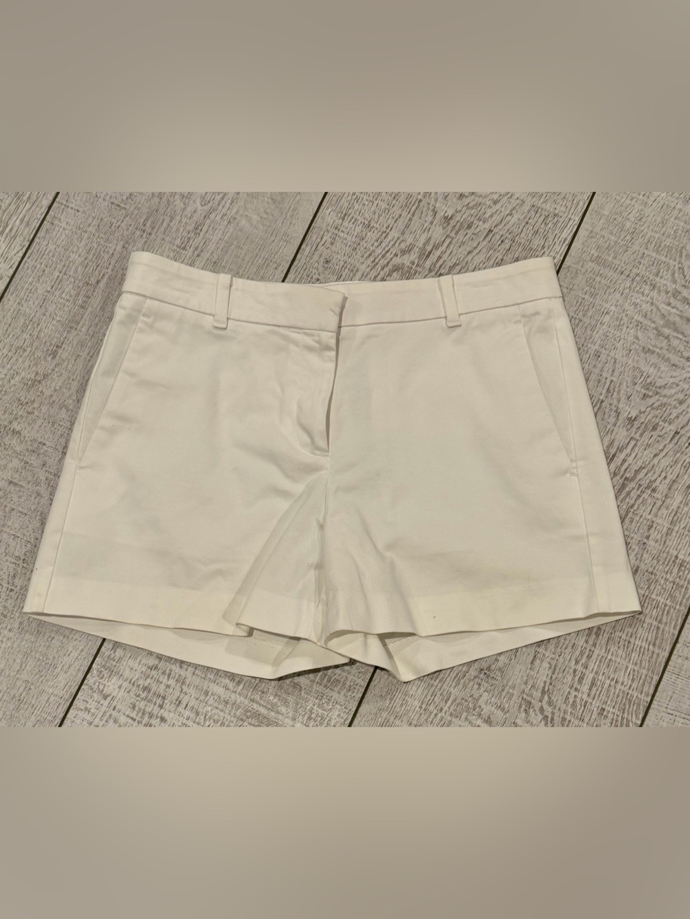 Ann Taylor White Tailored Cotton Shorts Size 2